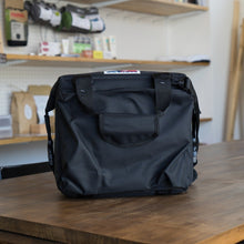 画像をギャラリービューアに読み込む, キャンバスシリーズデラックス Canvas Series delux ソフトクーラー 12パック(11.35L)ブラック | AO Coolers エーオークーラー